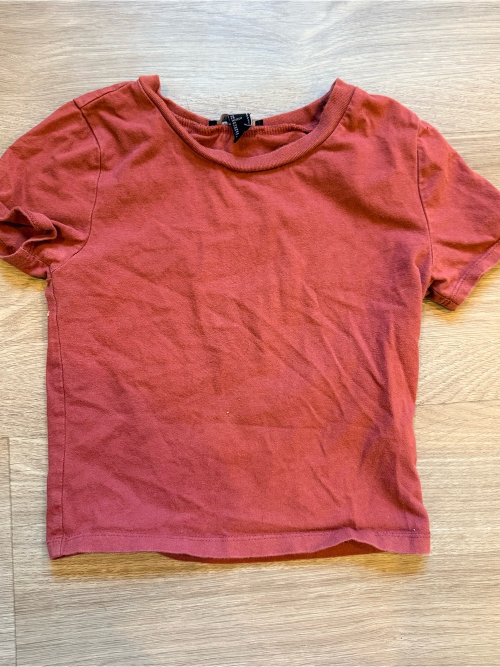 Basic Cropped Short Sleeve Tee in Rust Red